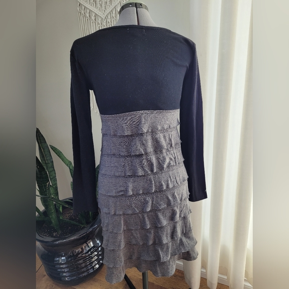 Papillon black a grey ruffle dress size medium - Picture 4 of 9